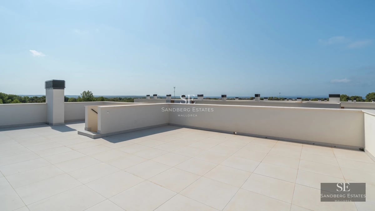 View of a luxurious villa with infinity pool, surrounded by greenery. Modern architecture, large windows, and elegant design.