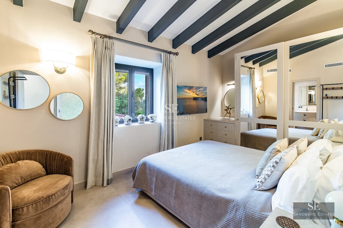 Exterior view of a modern villa with swimming pool. Minimalist architecture, large windows, lush landscaping.