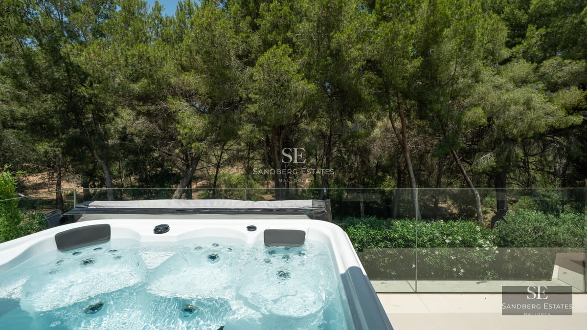 Spacious balcony with panoramic sea views. Modern design with elegant furniture and lush greenery. Ideal for relaxing and enjoying.