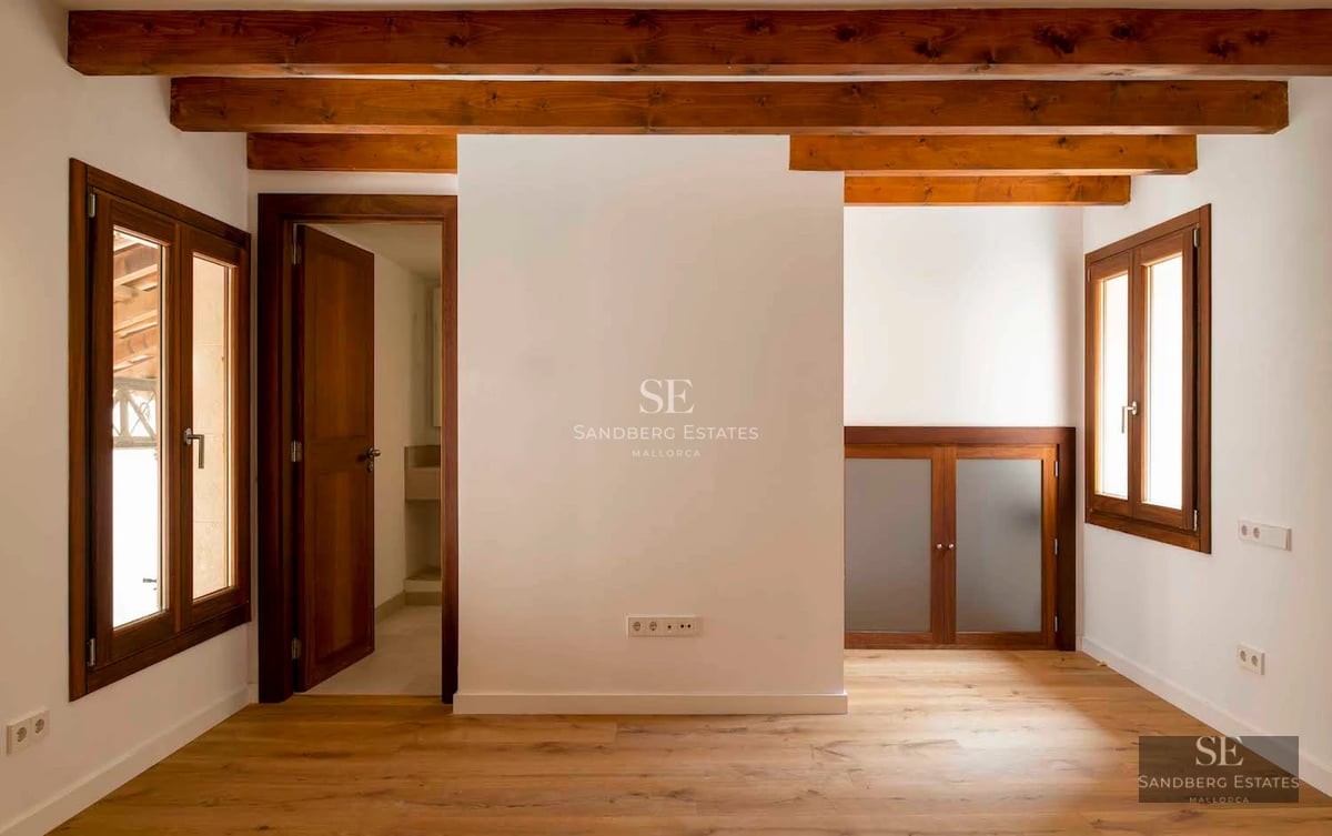 Exterior view of a modern house with a pool. Minimalist facade, large windows, landscaped garden, and pool with sun loungers.