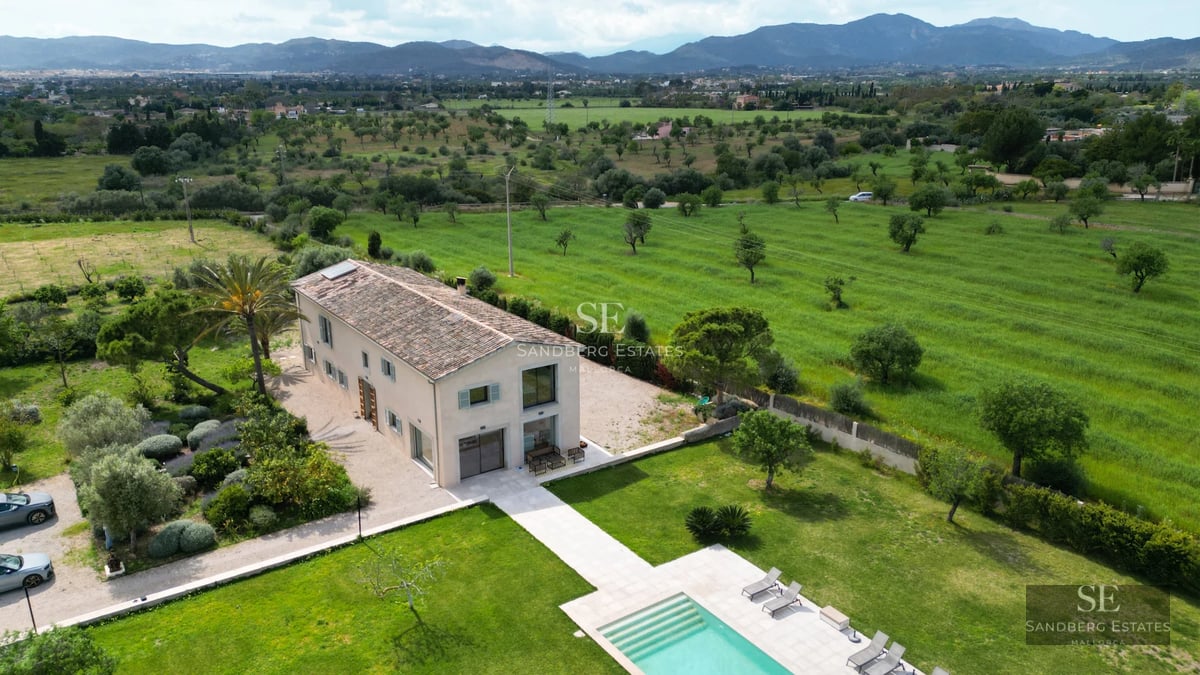 Exterior view of modern villa with infinity pool, expansive terraces, and lush garden. Minimalist architecture and high-quality finishes.