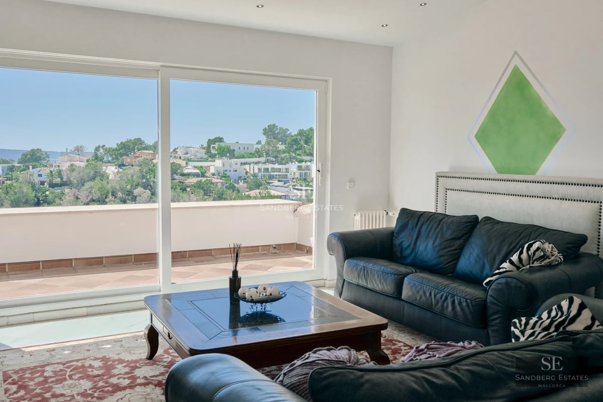 Spacious balcony with panoramic sea views. Modern and elegant furniture. Wood flooring. Glass balustrade.