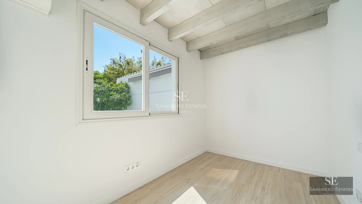 Spacious terrace with infinity pool, sun loungers, and panoramic view. Modern and elegant design with outdoor furniture.