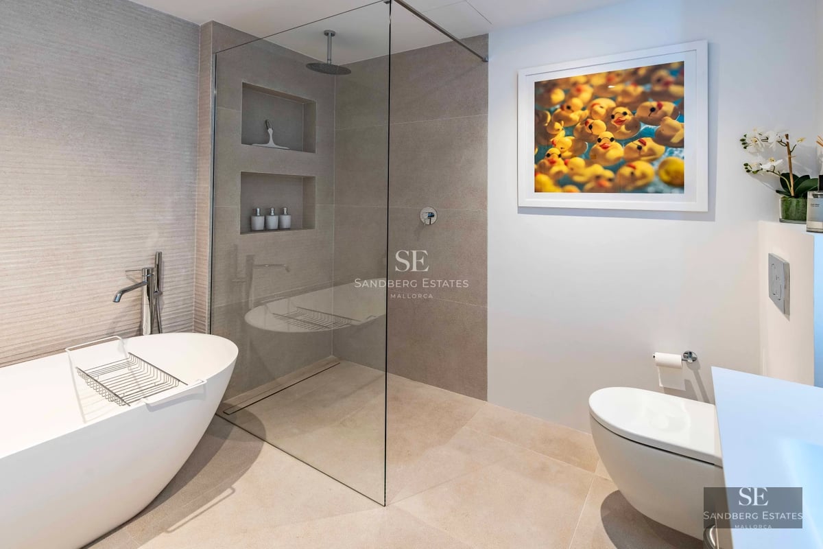 Spacious terrace featuring an infinity pool with panoramic views. Modern design with elegant furniture and lush landscaping.