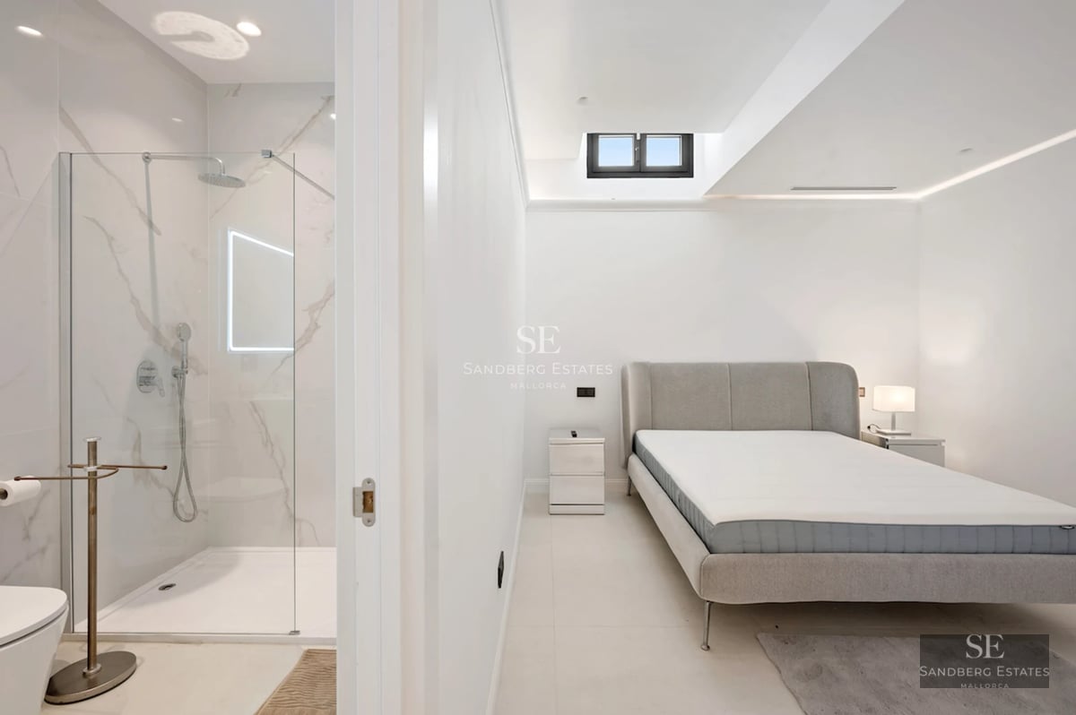 Exterior of modern villa featuring a pool, large garden, and minimalist architectural design. Natural lighting and high-quality finishes.