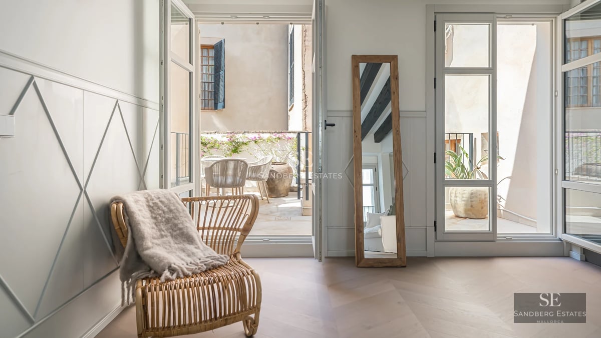 Pool view from terrace. Modern design, large swimming pool with solarium, minimalist architecture. Lush vegetation.