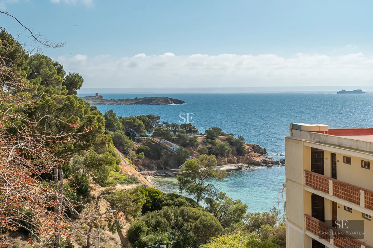 Exterior view of a modern villa featuring a pool, garden, and expansive windows. Contemporary design, ambient lighting and high-quality finishes.