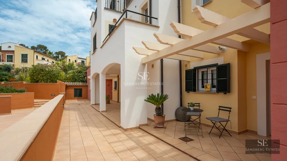 Exterior view of luxury villa with infinity pool, lush garden, and modern architecture. Minimalist design with large windows.
