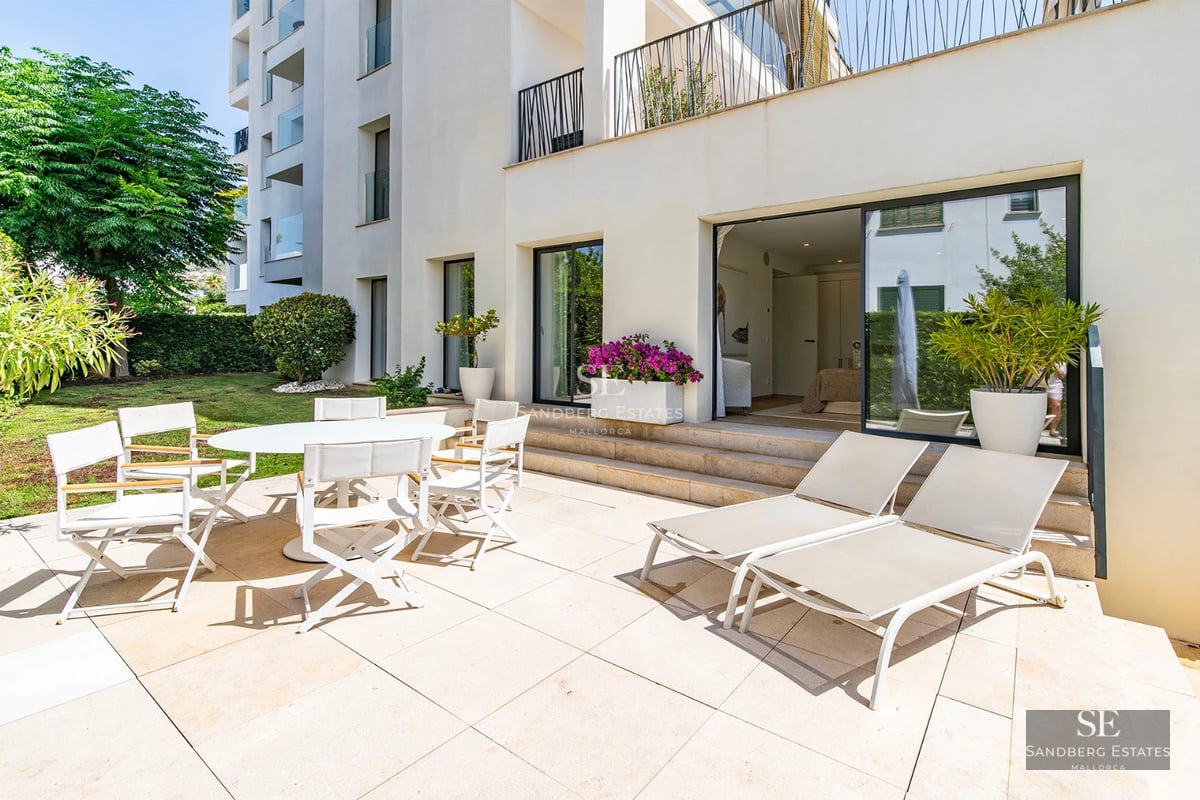 Exterior view of a modern villa featuring an infinity pool and lush garden. Minimalist architecture, large windows, and landscaped grounds.