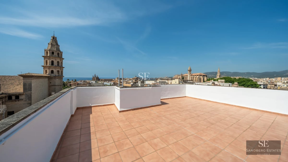 Spacious terrace with pool and sea view. Modern design, sun loungers, and outdoor furniture. Elegance and comfort in a prime location.