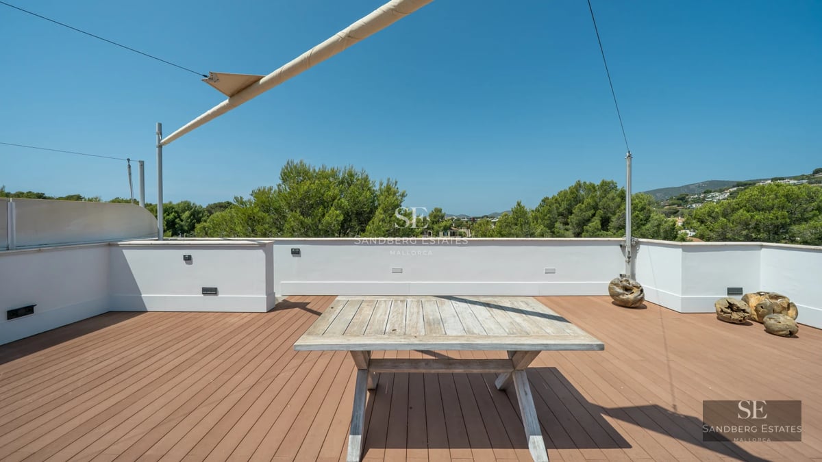 Exterior of a modern house with pool, lush garden, and minimalist architecture. White facade, large windows, and sleek design.