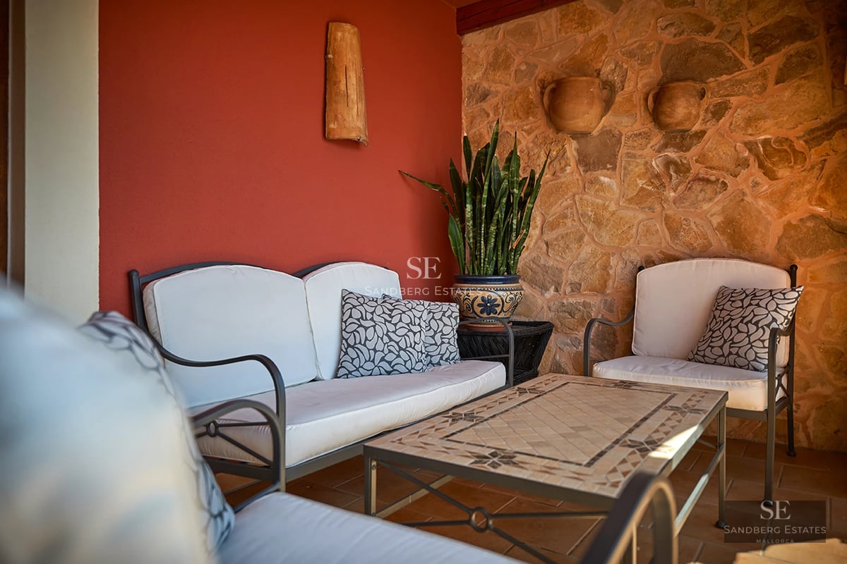 Panoramic view of a villa with an infinity pool, lush garden, and modern architecture. Large windows illuminate the spaces.