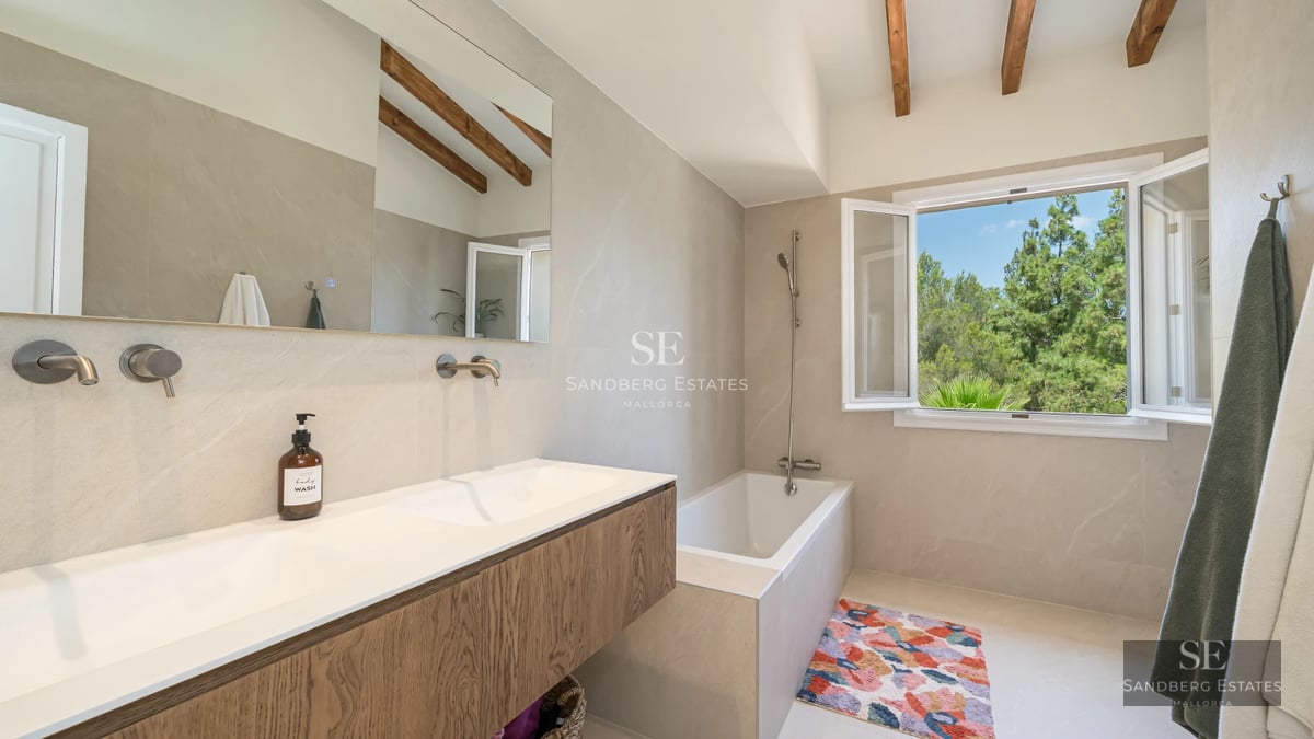 Spacious living room with a balcony and panoramic views. Modern design, natural lighting, and neutral color palette. Ideal for living or investing.