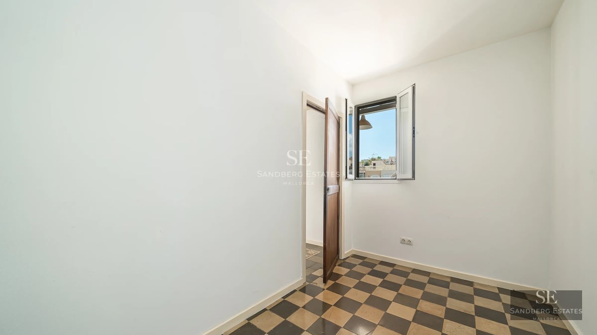 Exterior view of a modern villa featuring a swimming pool, lush garden and minimalist architecture. Sleek design and high-quality finishes.