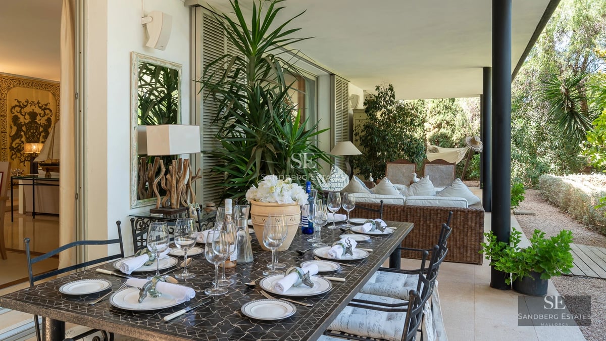 Modern exterior. Reflective swimming pool. Spacious terraces. Lush garden. Ambient lighting. Minimalist design.