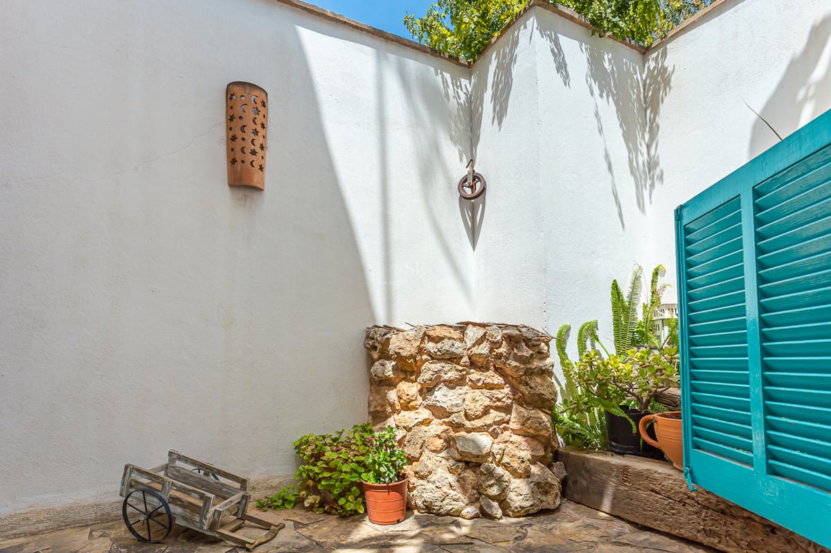 Exterior view of a modern villa with a pool, lush garden, and large windows. Minimalist architecture and high-quality finishes.