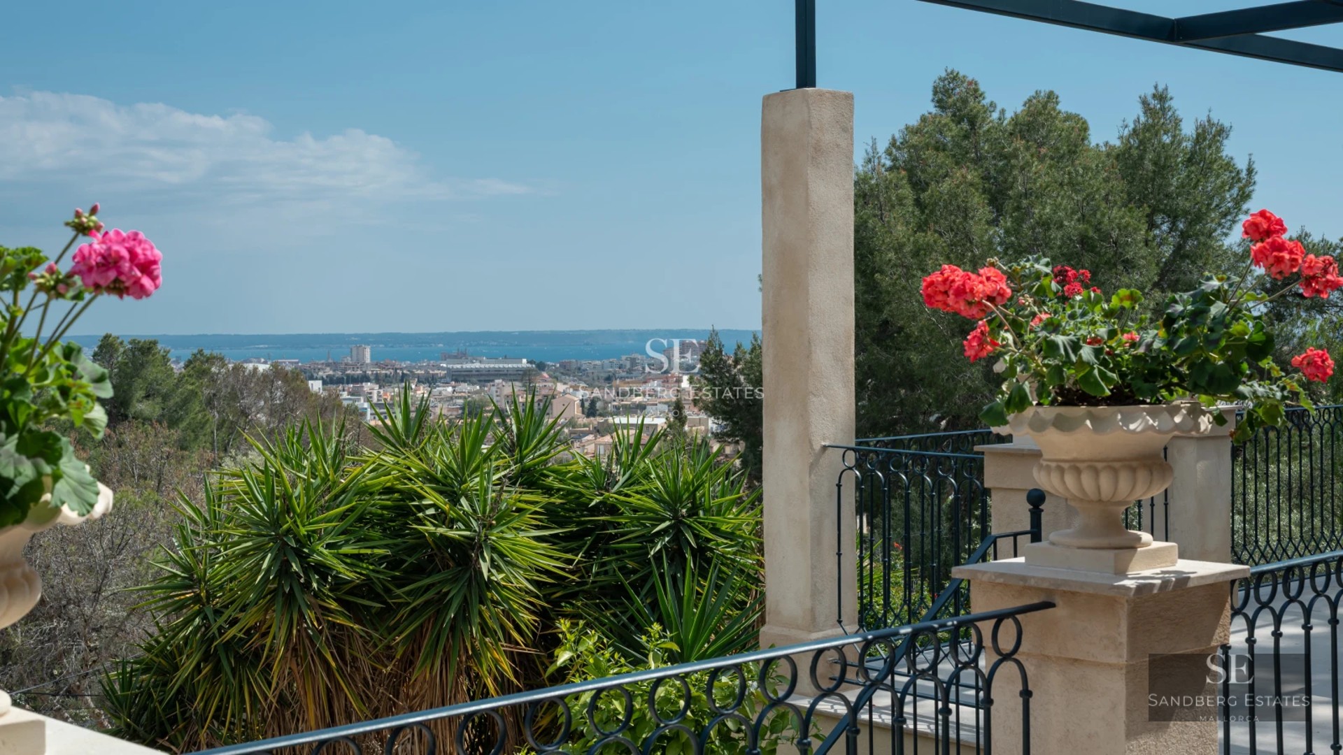 Spacious terrace with infinity pool, panoramic views. Modern design, elegant furniture, perfect for relaxation and entertainment.