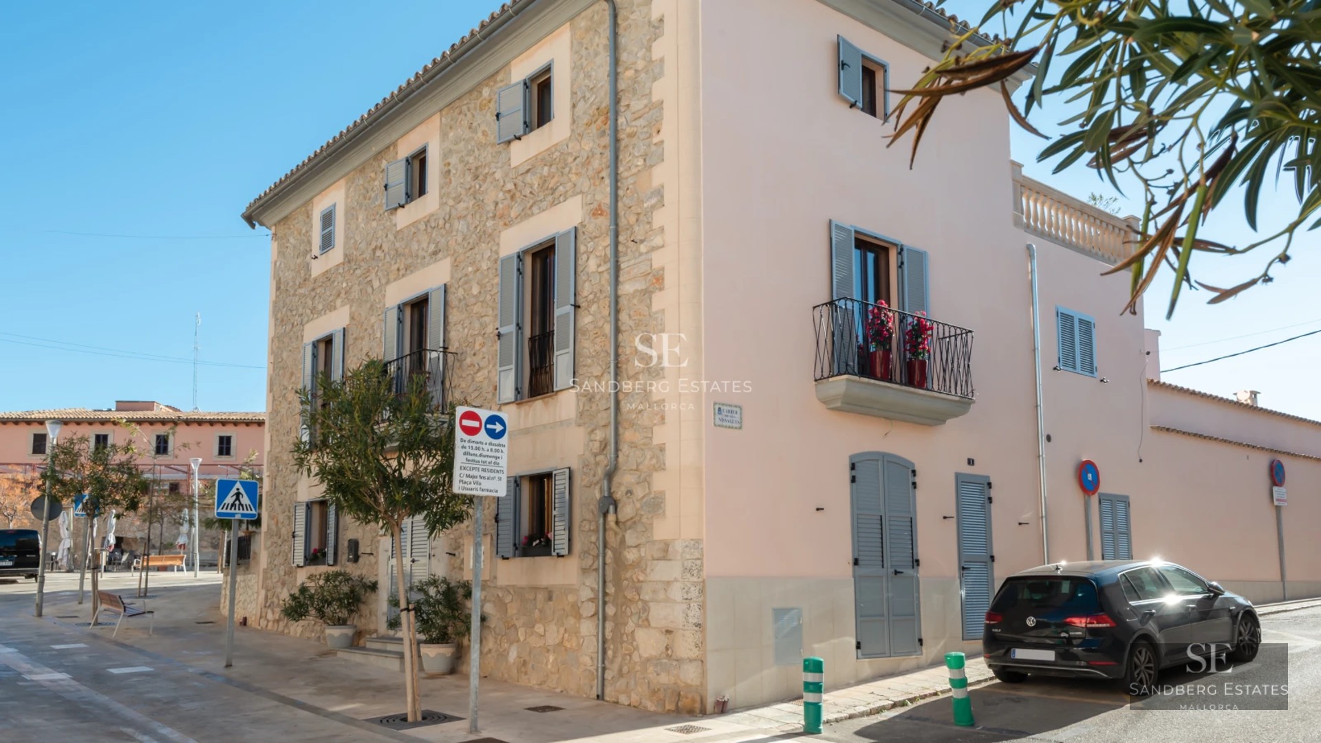 Exterior view of a modern villa with infinity pool, spacious terraces and minimalist design with panoramic windows.