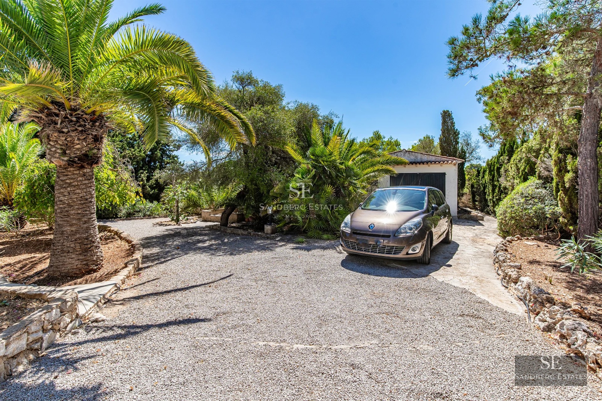 Spacious balcony with stunning sea views. Modern design, glass railing, stylish flooring. Ideal for relaxation and enjoyment.