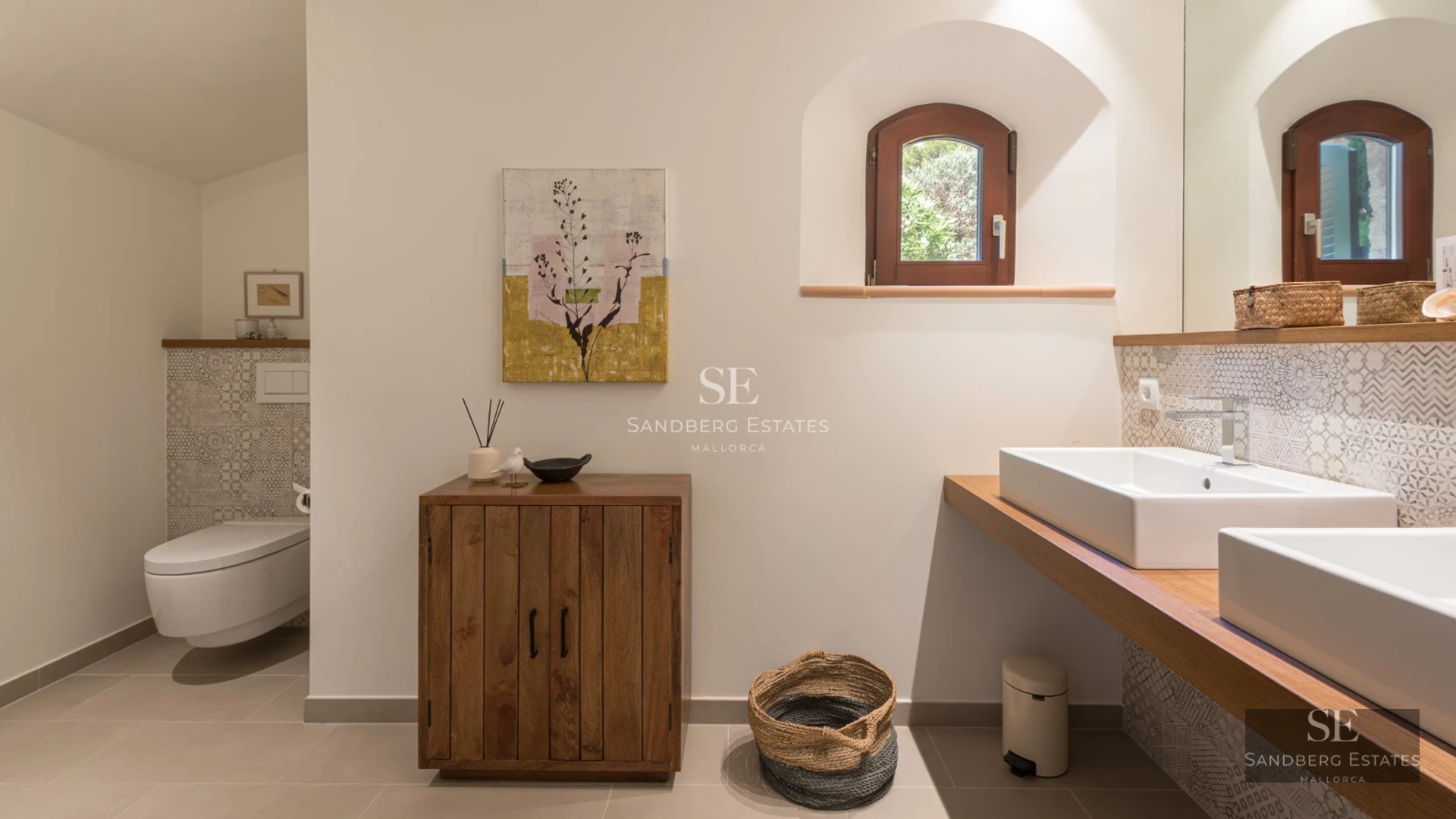 Exterior view of a modern home with an infinity pool. Minimalist architecture, large windows, lush greenery, and a clear blue sky.