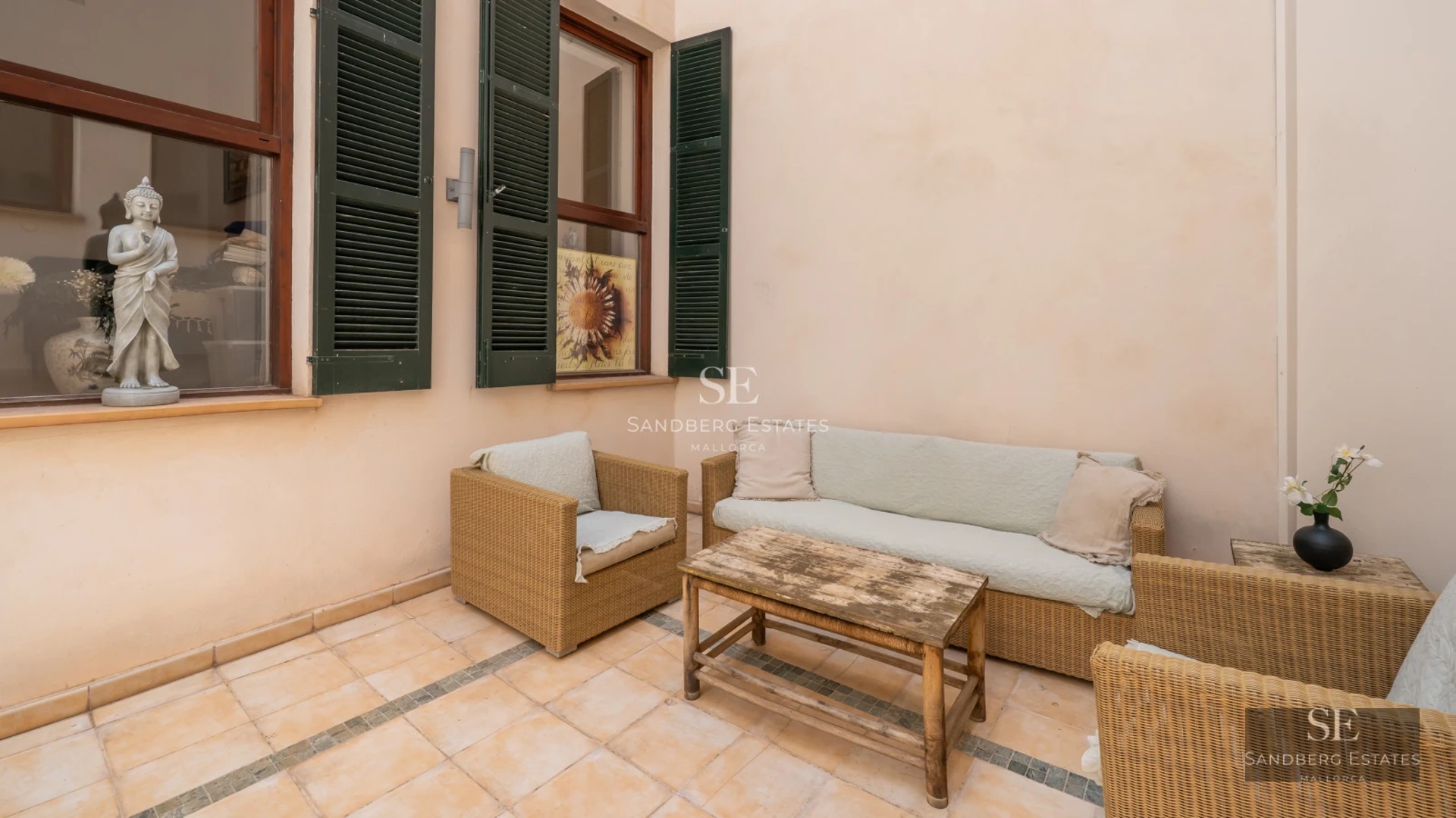 Exterior view of a modern villa with a pool, garden and large windows. Minimalist design and high-quality finishes.