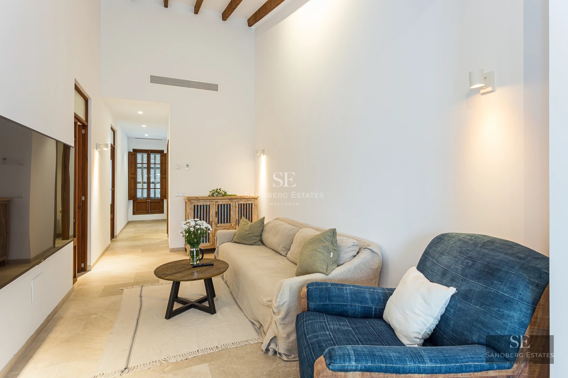 Spacious balcony with panoramic sea views. Elegant glass railing and modern furniture. Bright and welcoming space.