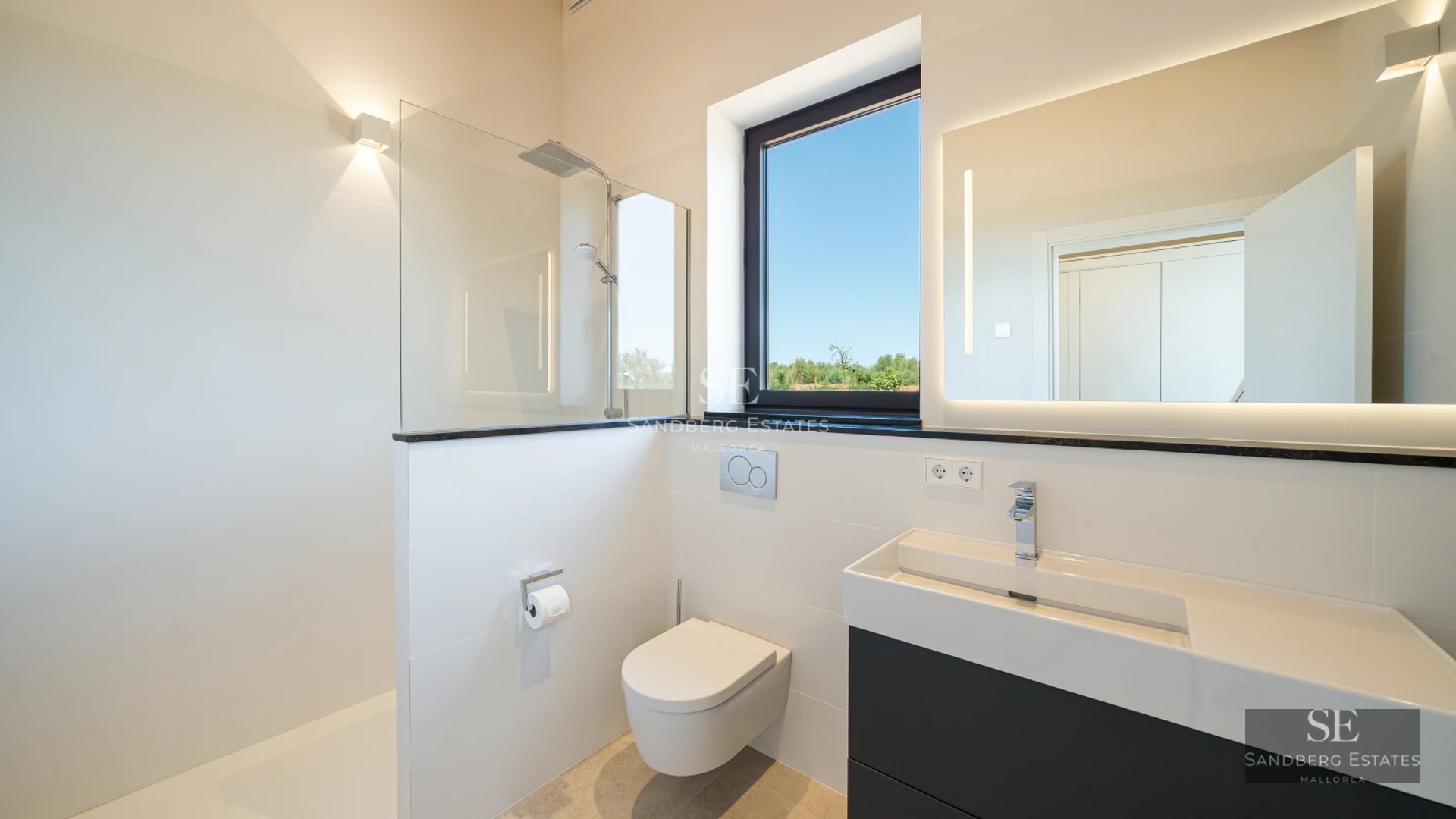 Modern view of a villa featuring an infinity pool, manicured garden, and spacious terraces. Minimalist architecture with high-end finishes.