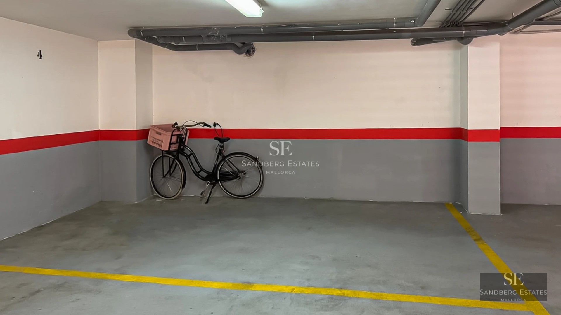 View of a modern villa with infinity pool. Minimalist architecture, large windows, and lush garden. Elegant and contemporary design.