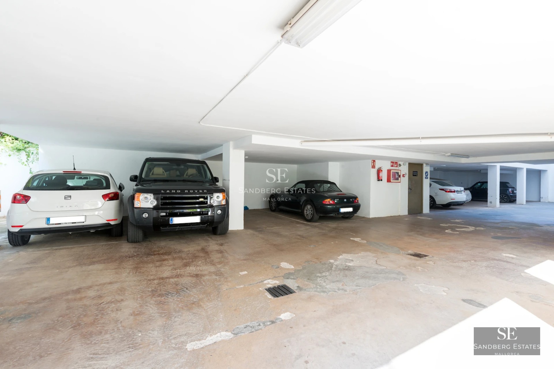 Exterior view of a modern villa with a swimming pool. Sleek design, large windows, and manicured landscaping.