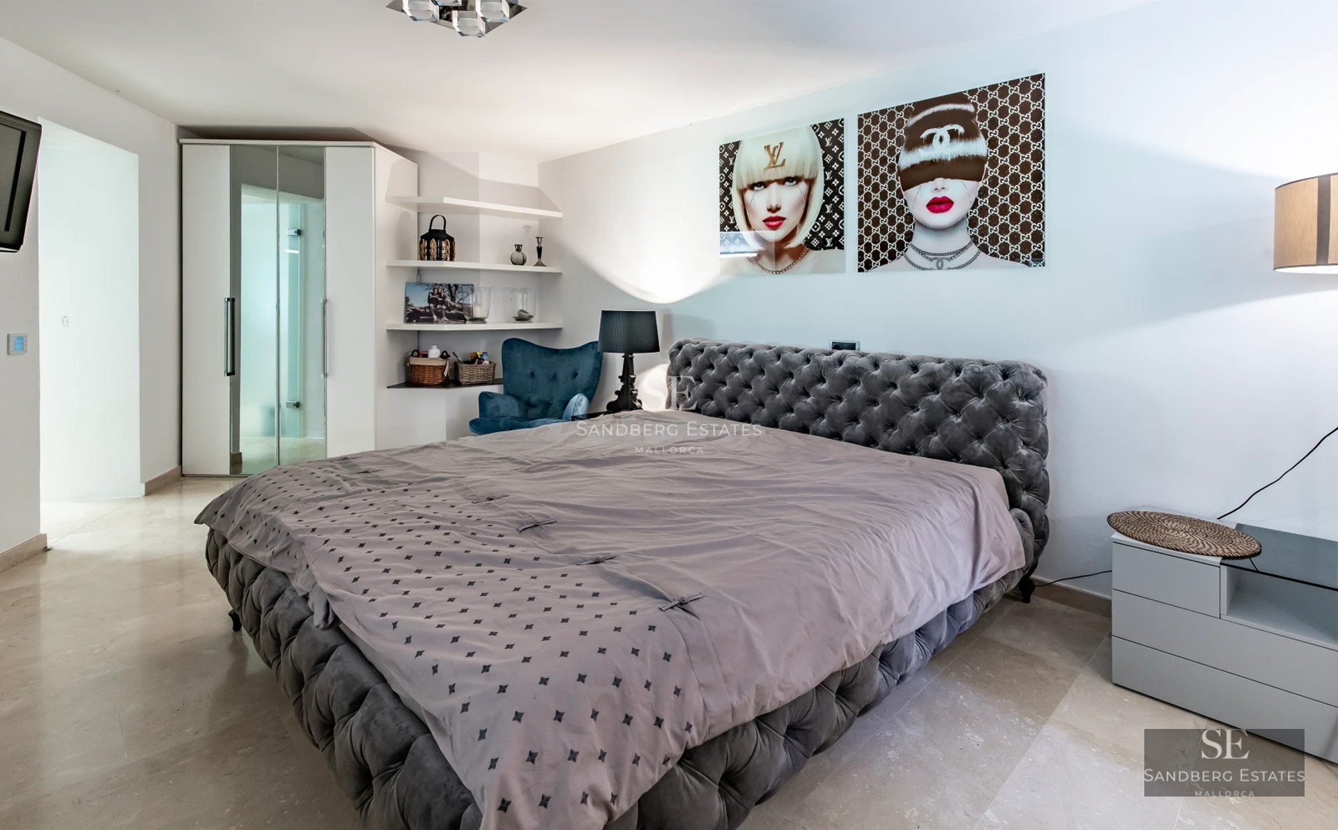 View of modern villa with infinity pool, sun loungers, lush garden and floor-to-ceiling windows leading outside. Minimalist design.