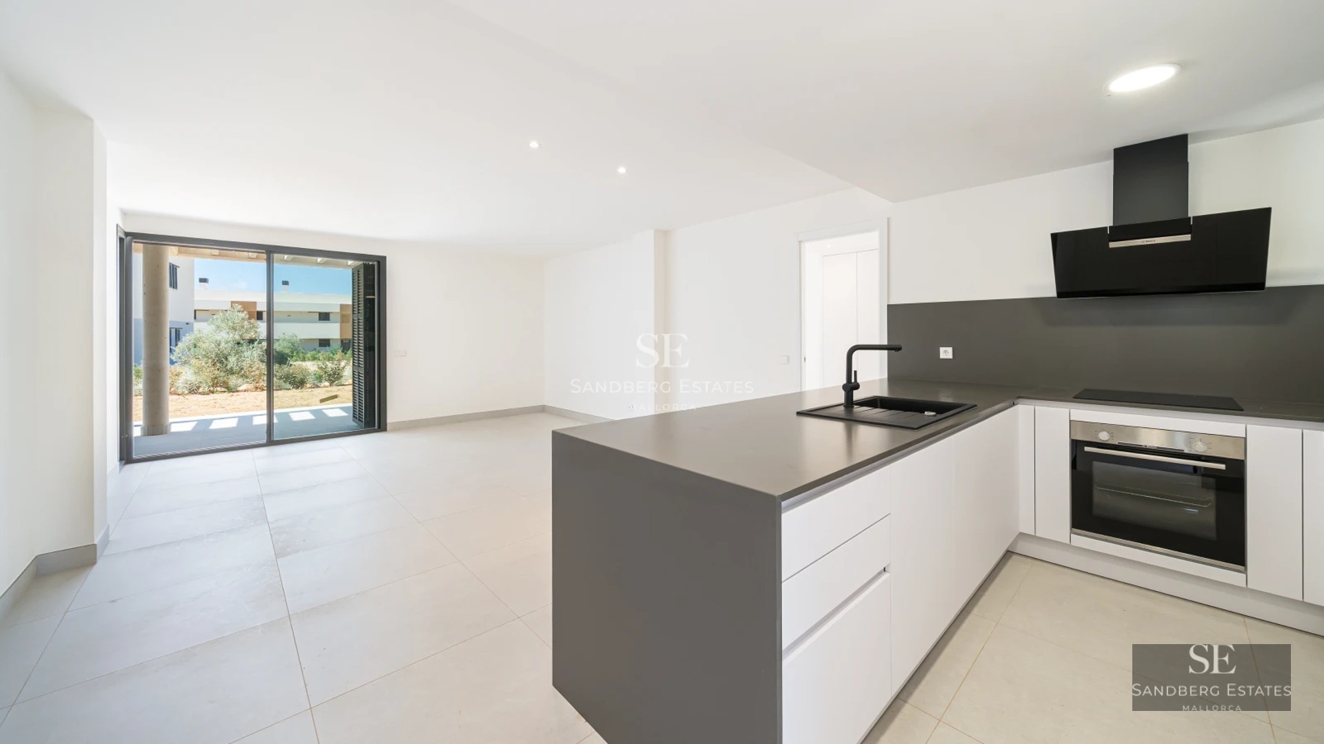 Exterior view of a modern villa with reflecting pool and lush garden. Minimalist architecture, avant-garde design.