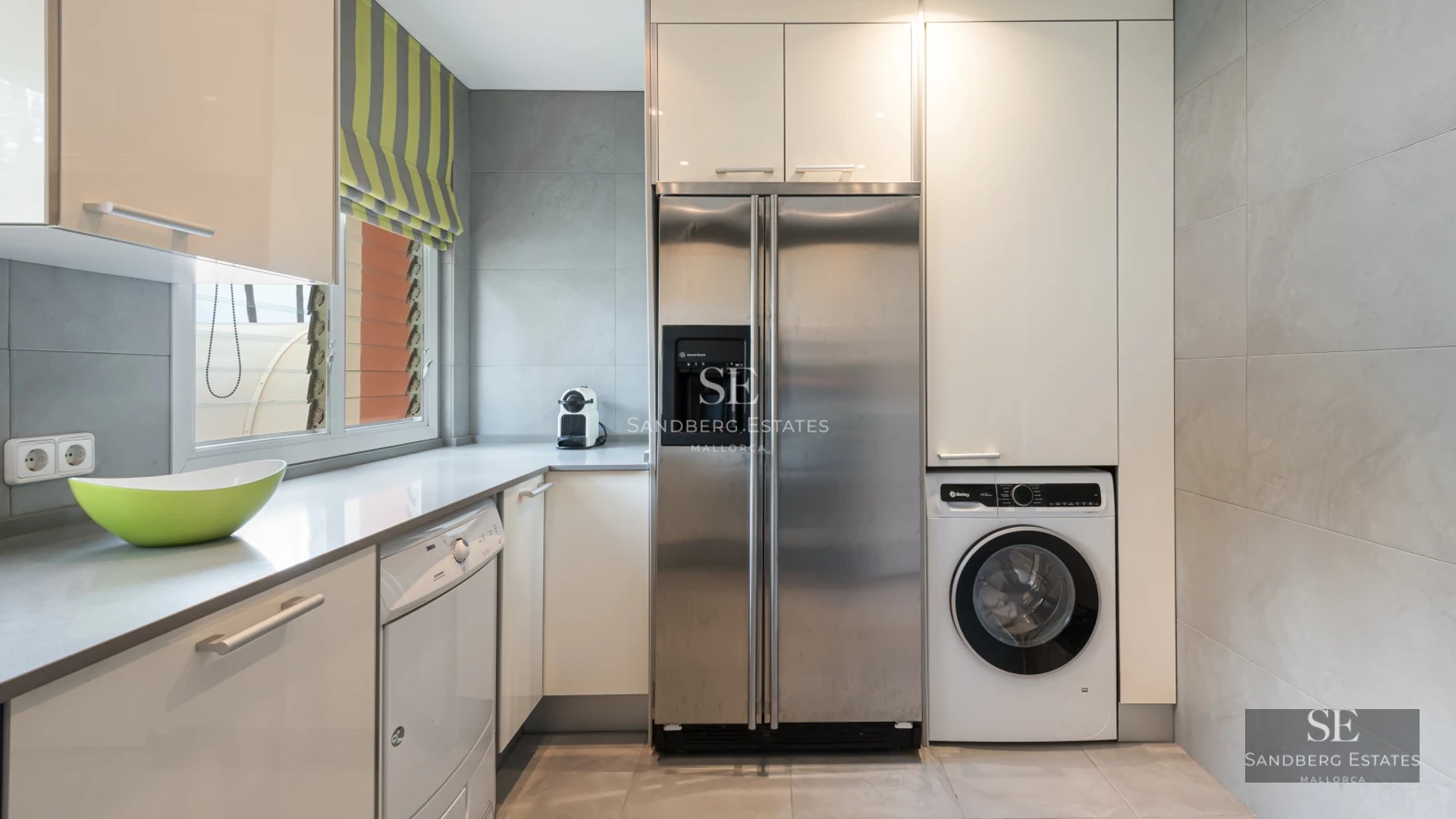 Spacious terrace with infinity pool and panoramic views. Modern design, solarium, and outdoor living area. Ideal for relaxation.