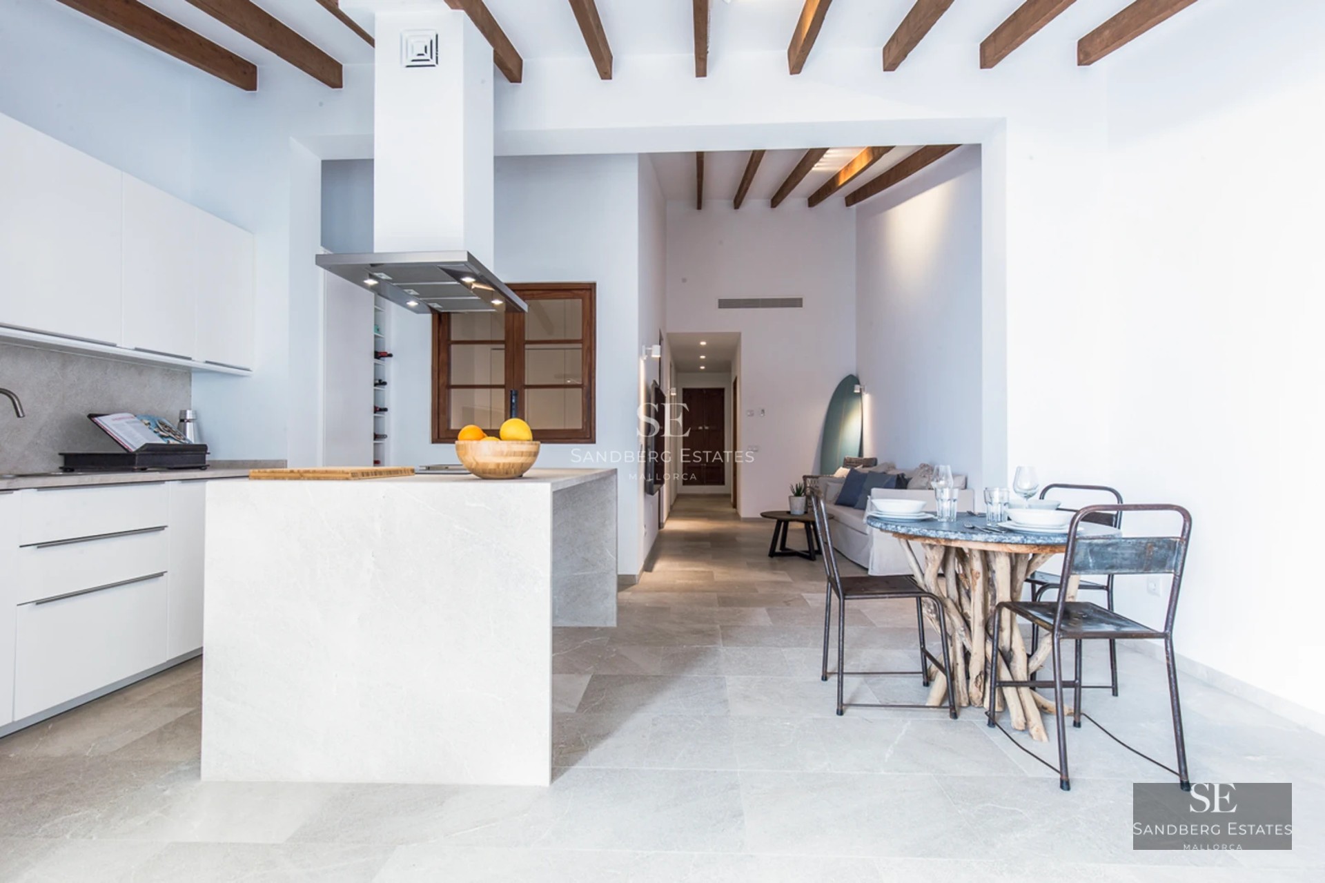 Image of a luxurious villa with a reflective pool. Modern architecture with large glass windows and impeccable landscaping.