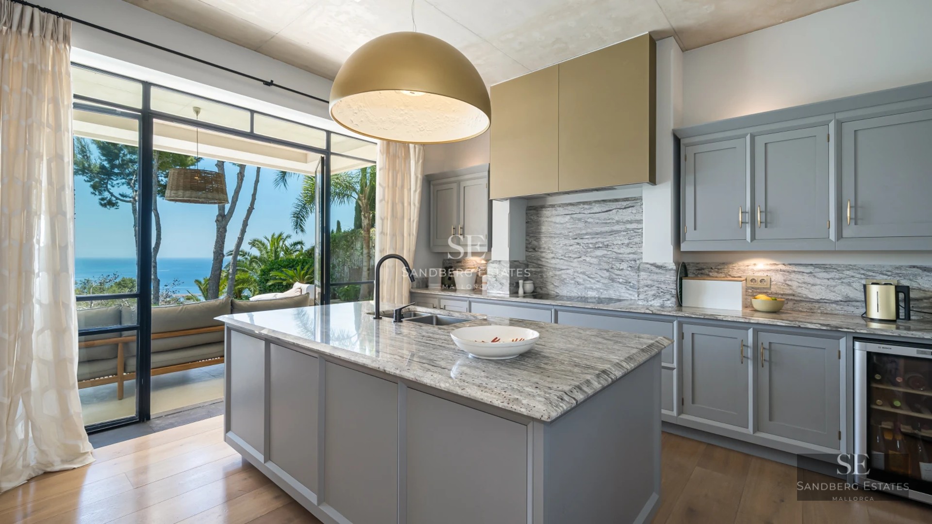 Image of a luxurious villa with an infinity pool, modern design, large glass windows, and panoramic ocean views. Lush garden.