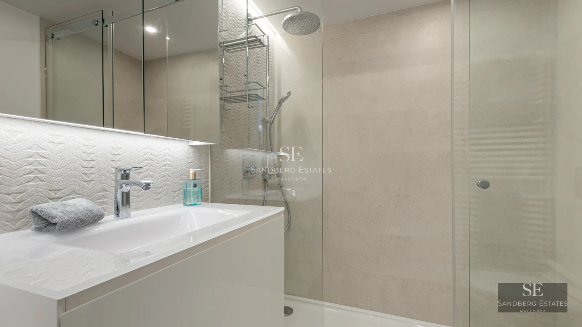 Exterior view of a modern villa featuring an infinity pool, large windows, and lush gardens. Minimalist architecture and contemporary design.