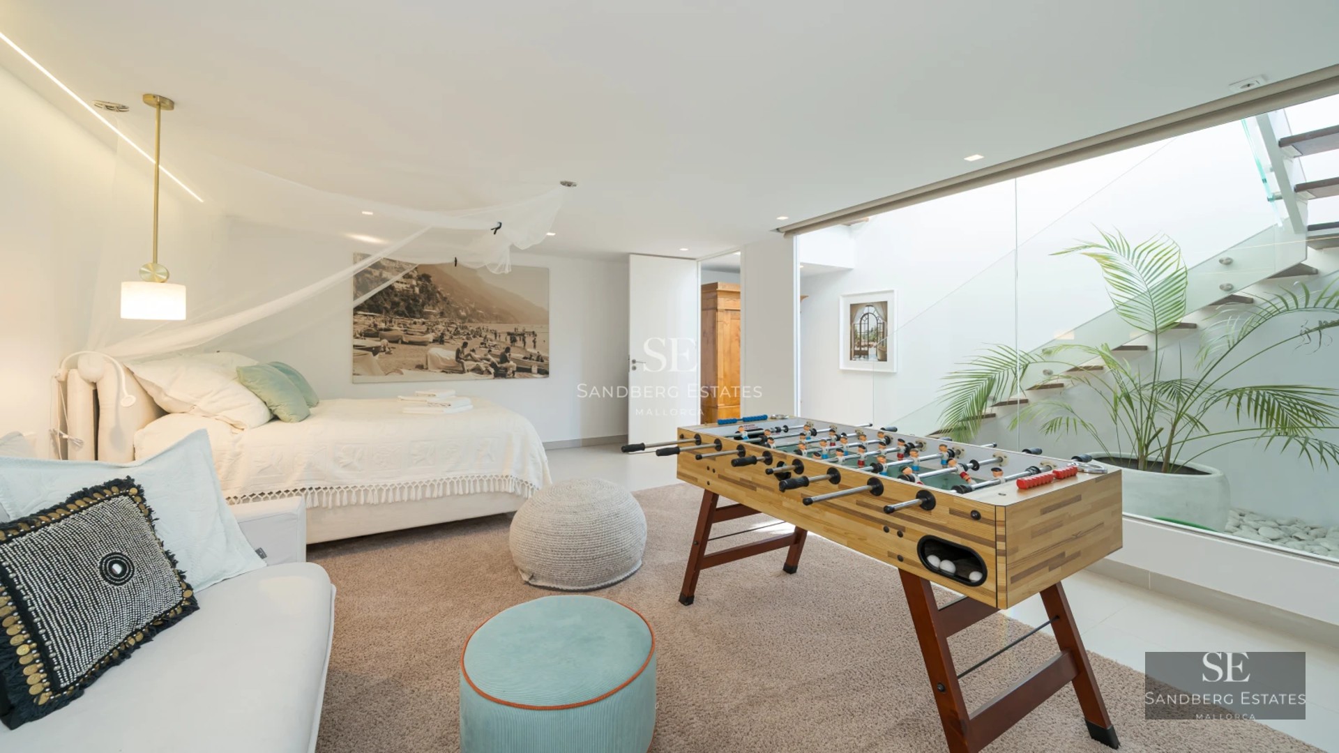 Modern exterior with infinity pool, sun loungers, minimalist architecture, green garden, and clear sky. Natural lighting.