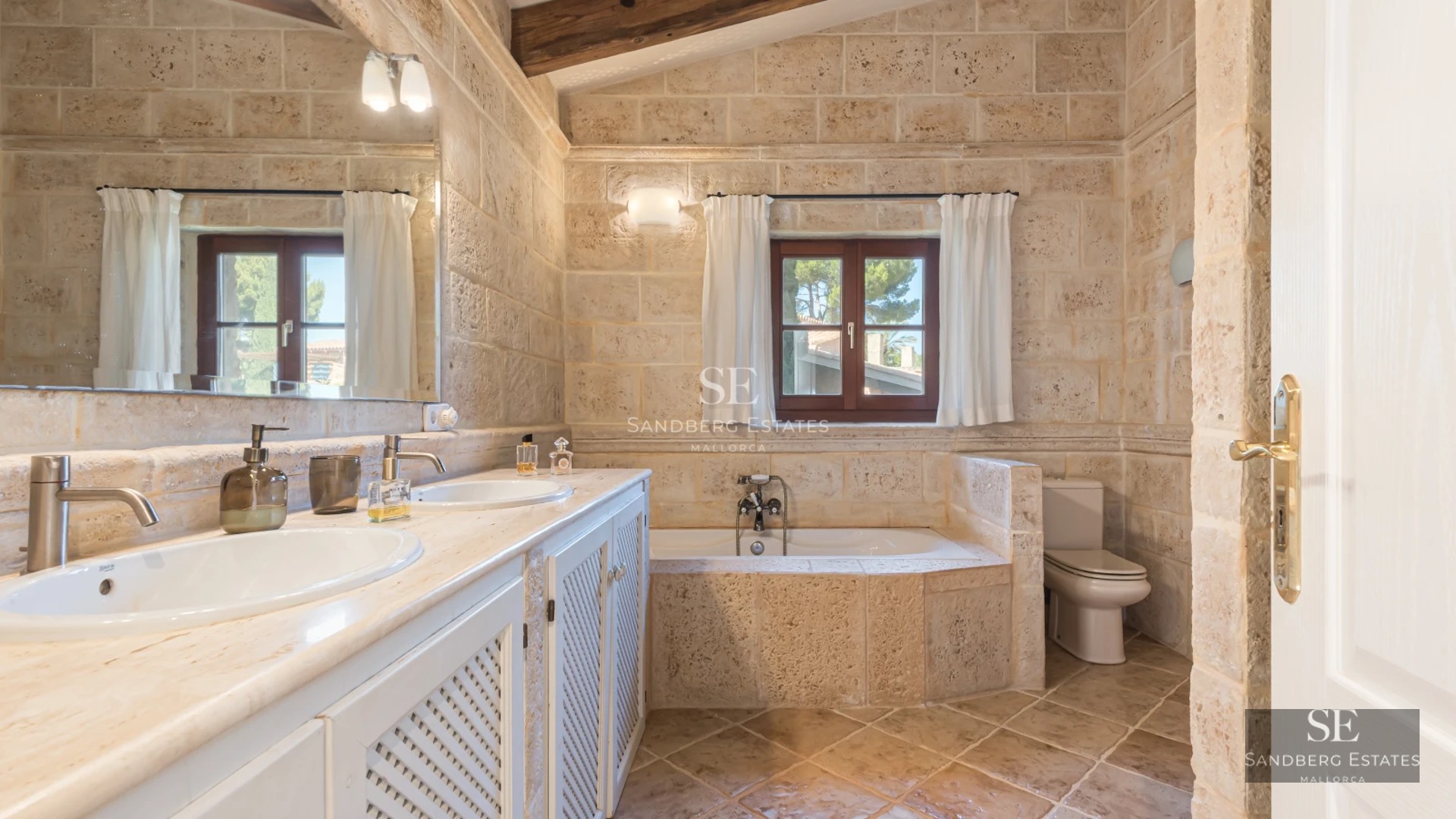 Expansive terrace with pool, sun loungers, and sea view. Modern, elegant, and bright design. Ideal for relaxation and enjoyment.