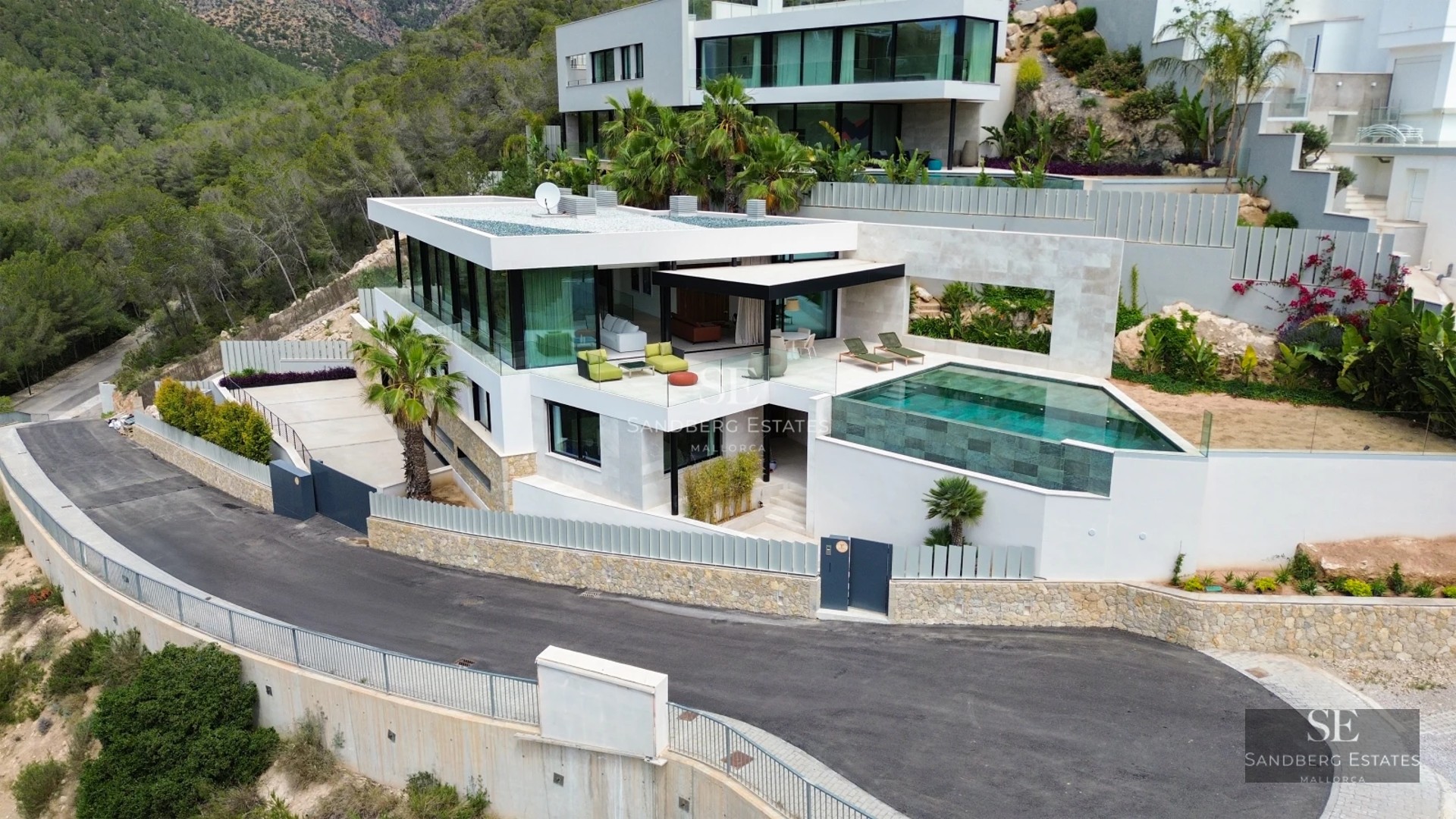 Exterior view of a modern villa with pool, garden and minimalist architecture. Large windows and elegant design.