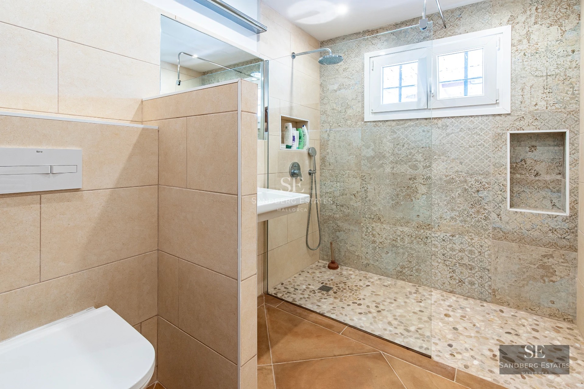 Exterior view of a modern villa with infinity pool, lush garden and spacious terraces. Minimalist architecture and natural light.