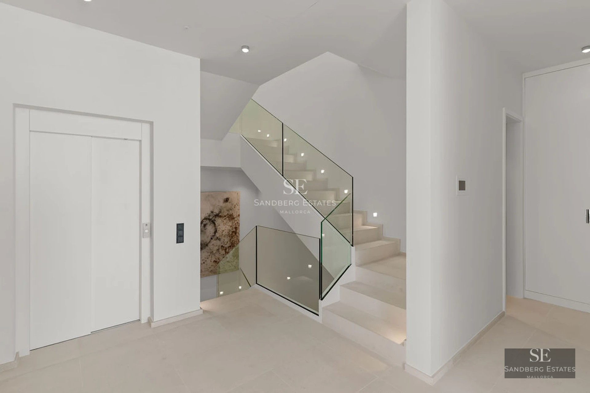 Exterior view of a modern villa with pool, surrounded by lush vegetation. Minimalist and elegant architectural design.