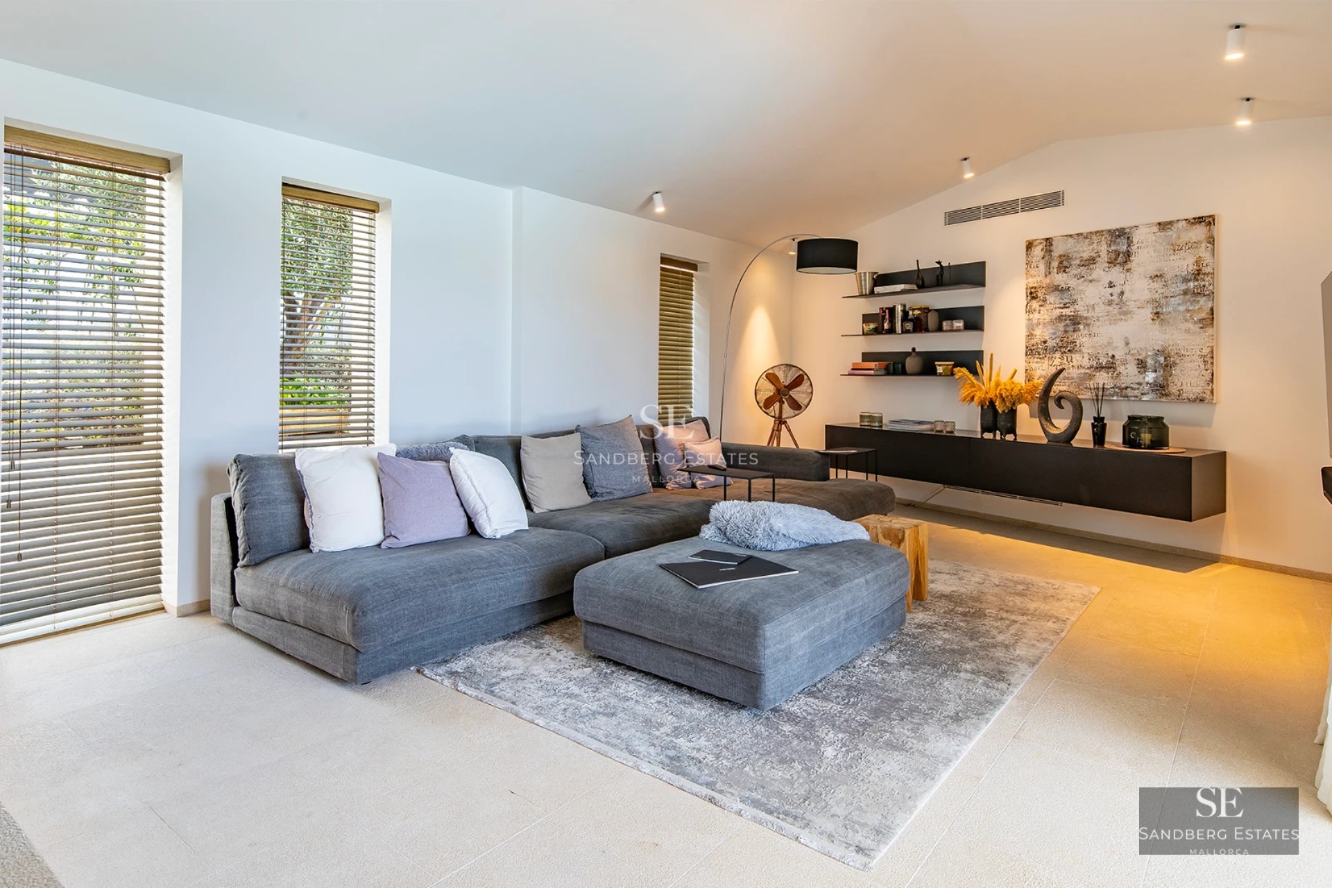 Exterior view of a modern villa featuring a pool, garden, and large windows. Sleek and minimalist architectural design. Abundant natural lighting.