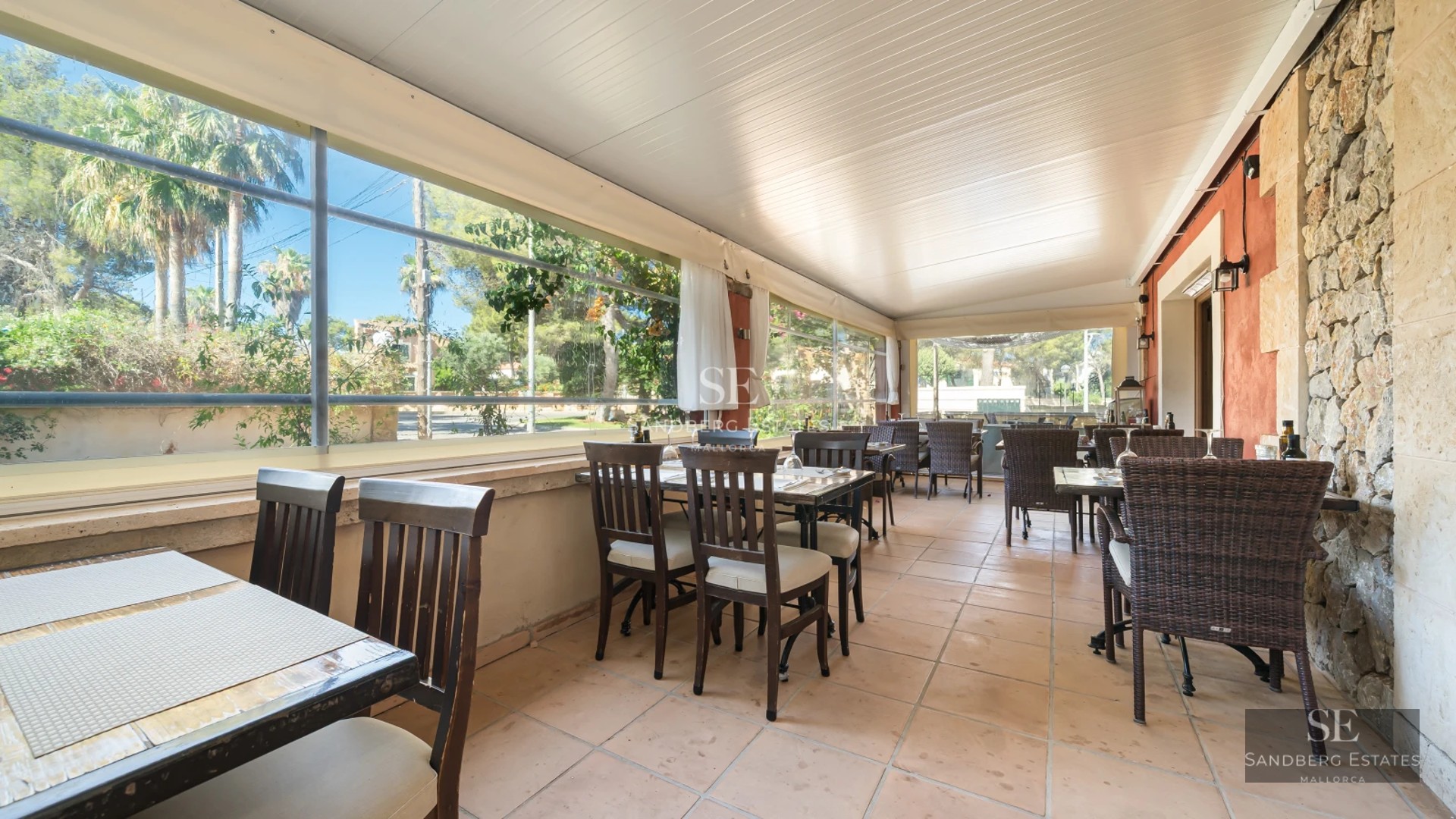 Bright apartment with glazed balcony and sea views. Modern design with light floors and elegant furniture.