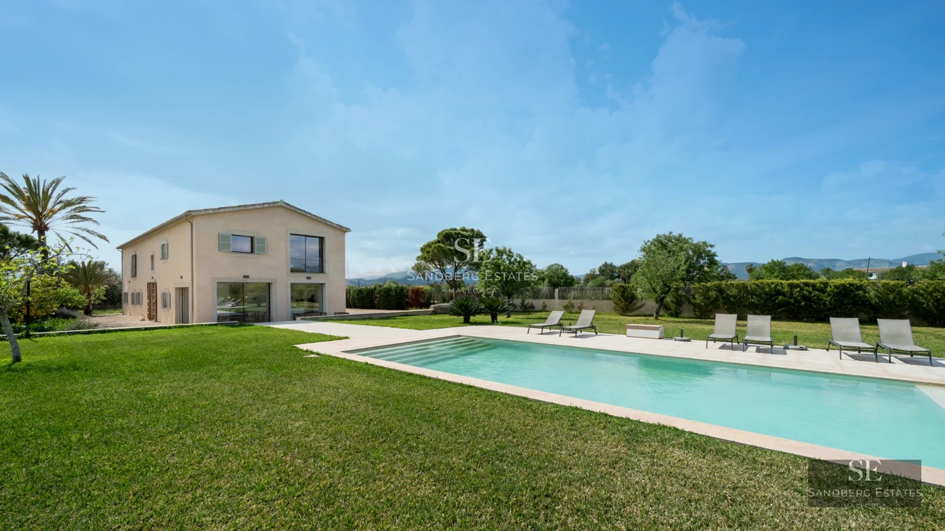 Bright living room with large windows, modern sofa, soft rug, and stunning sea views. Elegant design and high-quality finishes.