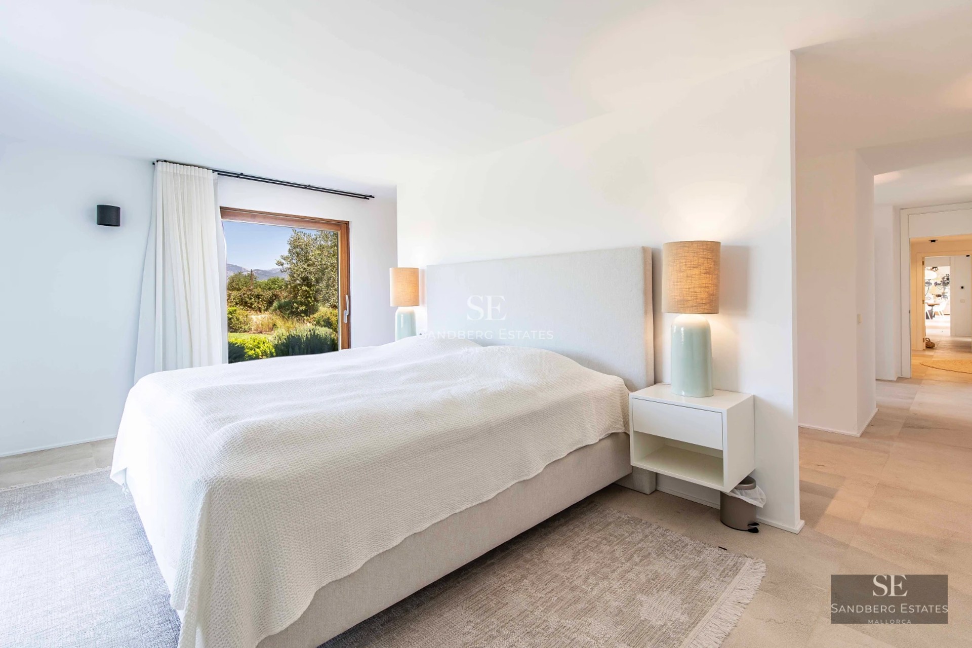 Exterior view of a modern villa with infinity pool and garden. Minimalist architectural design with large glass windows.