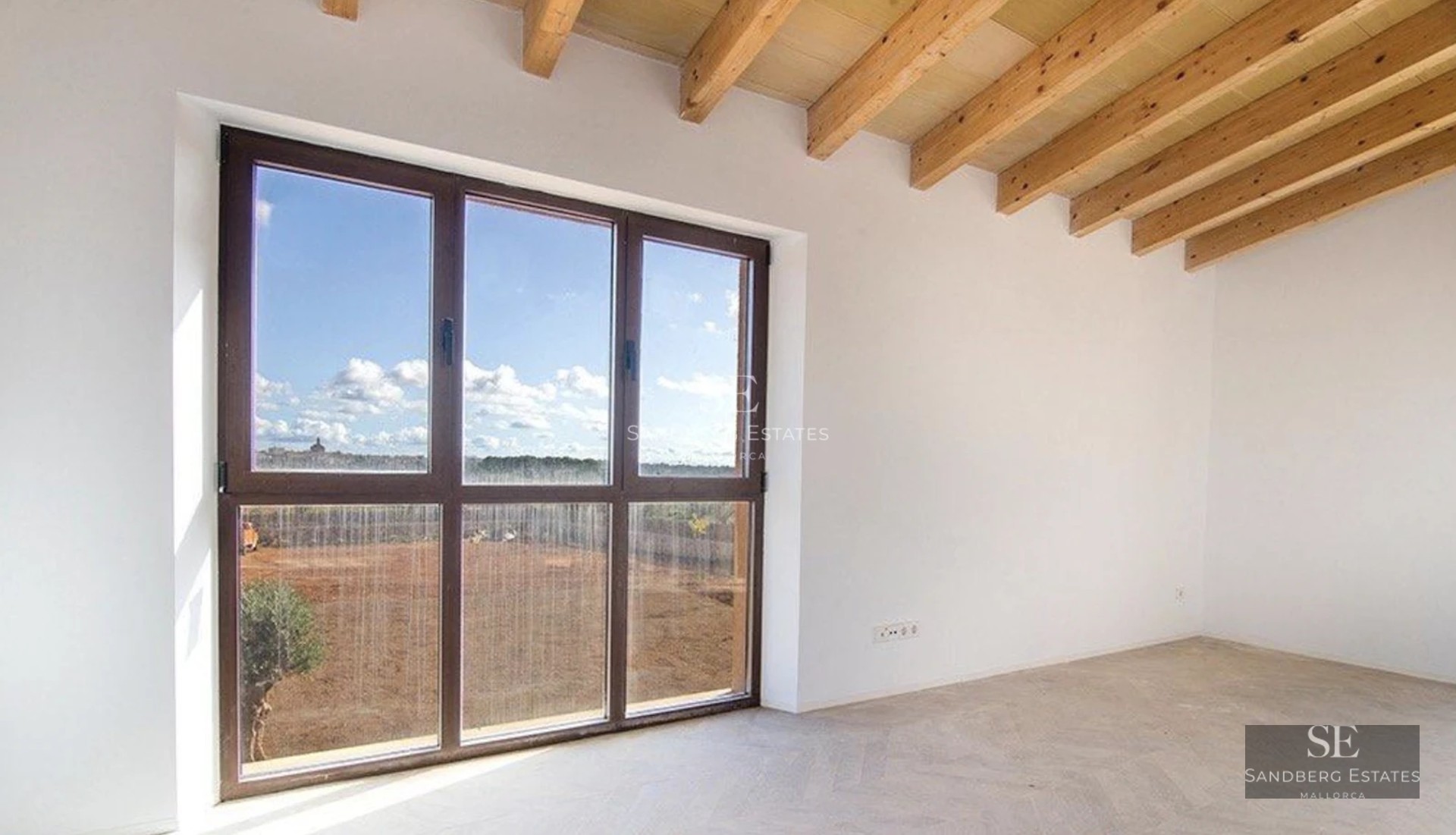 Panoramic view of a modern villa with an infinity pool, lush garden, and elegant architecture. Contemporary design and luxurious finishes.
