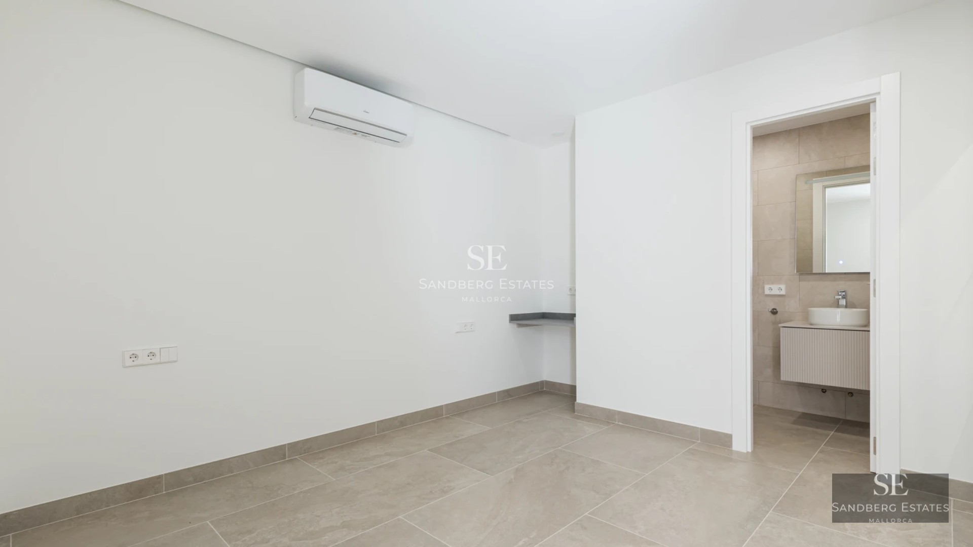 Spacious living room with panoramic sea views. Modern design, light wood floors, and elegant furnishings. Abundant natural light.