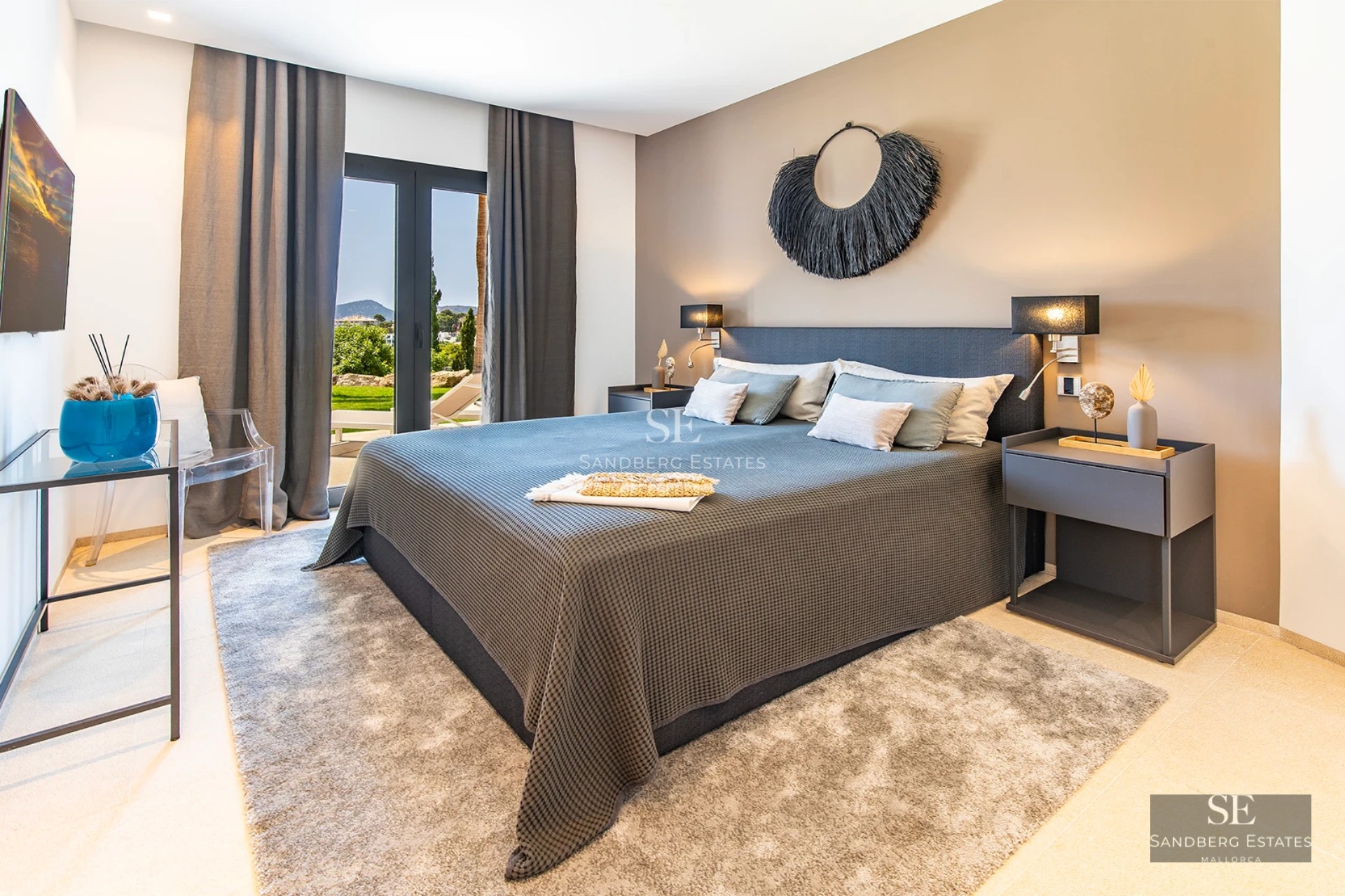 Exterior view of modern villa featuring an infinity pool, large windows, and minimalist design. Lush garden and spacious terrace.