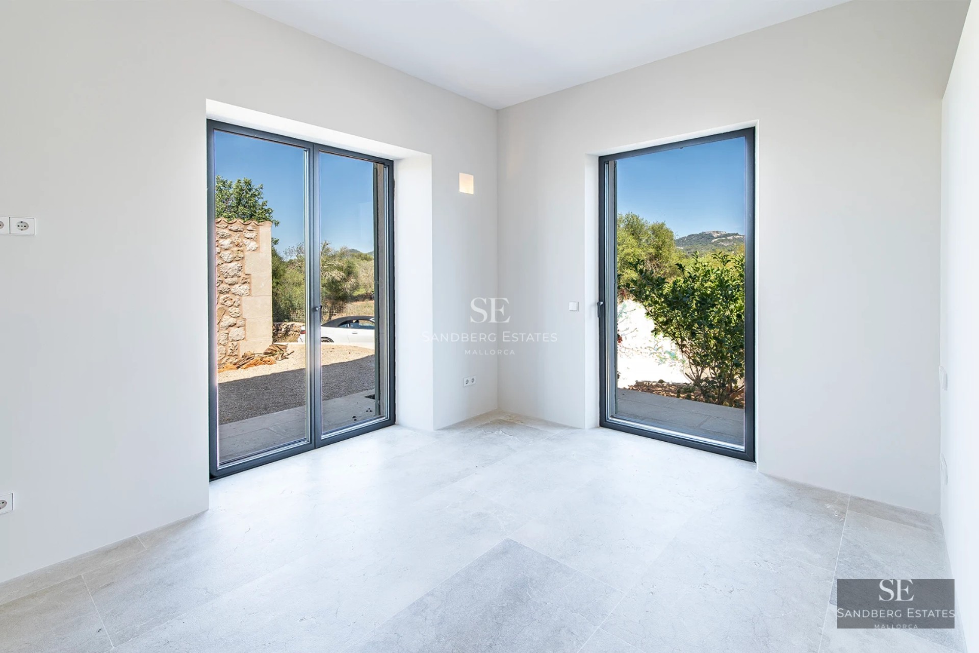 Spacious terrace with infinity pool and sea view. Modern design with elegant furniture and abundant natural light.