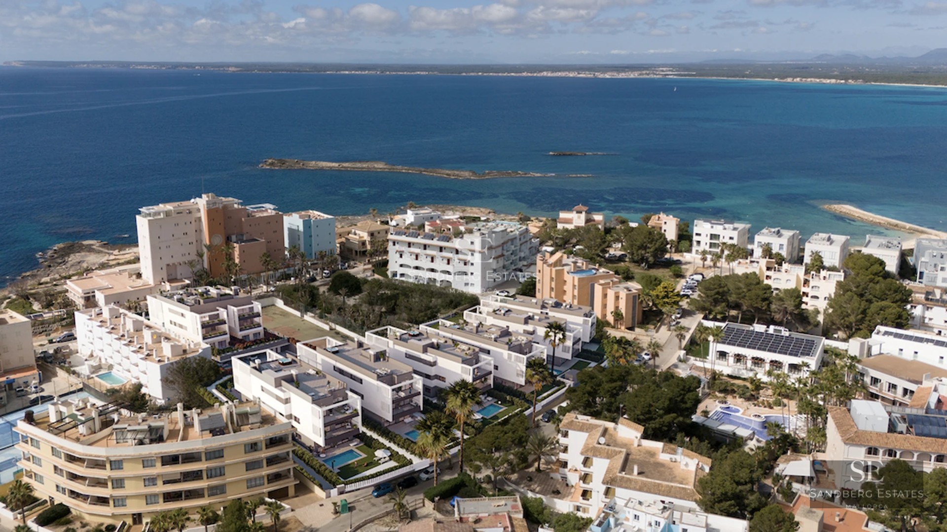 Exterior view of a modern villa with a pool. Minimalist design, large windows, manicured landscaping. Ambient lighting.