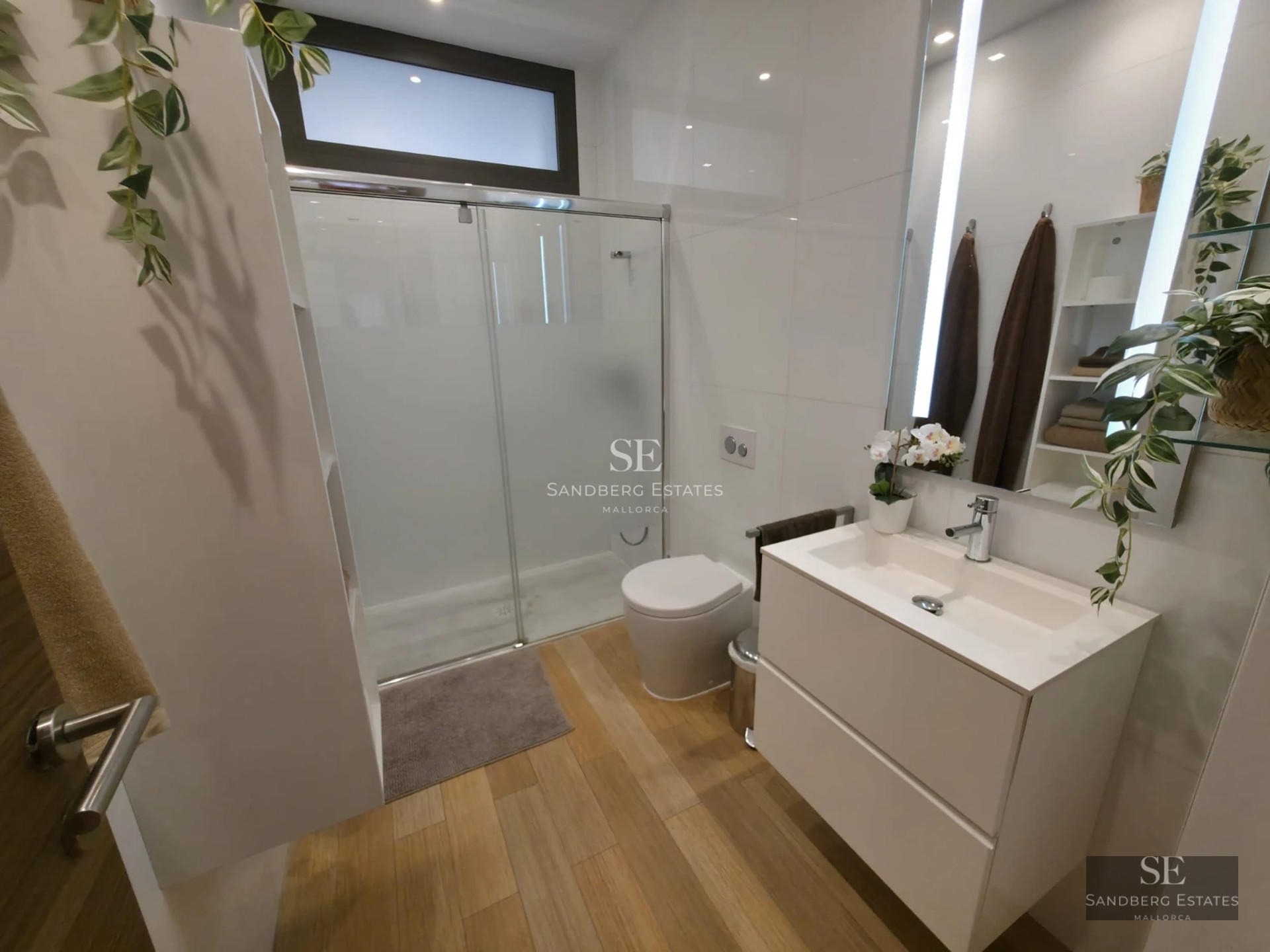 Exterior view of a modern home with infinity pool, lush greenery, and minimalist architecture. Luxury and design.